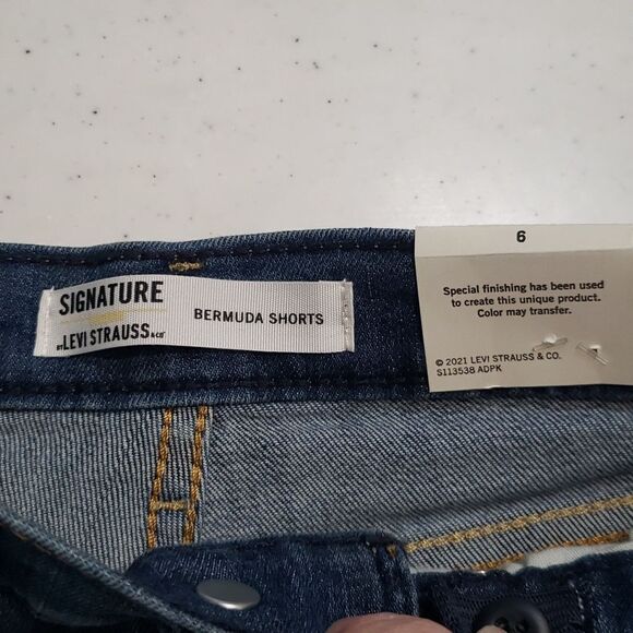 NWT Girls Signature Levi's GOLD Cuffed Bermuda Shorts Sz 6 - Picture 3 of 9